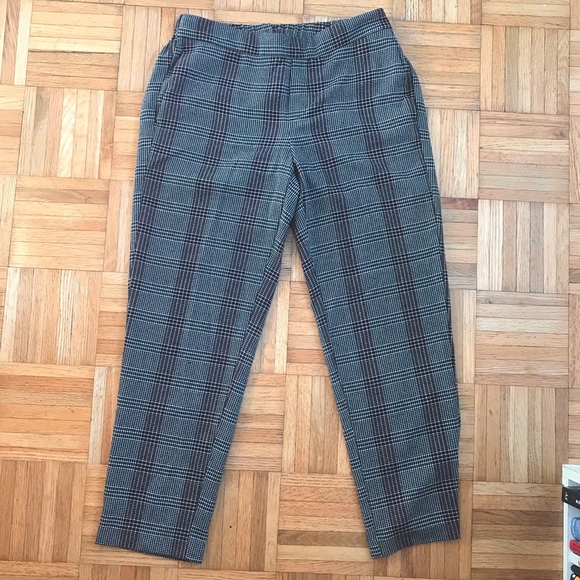 Old Navy Cropped Plaid Pants - Picture 2 of 10